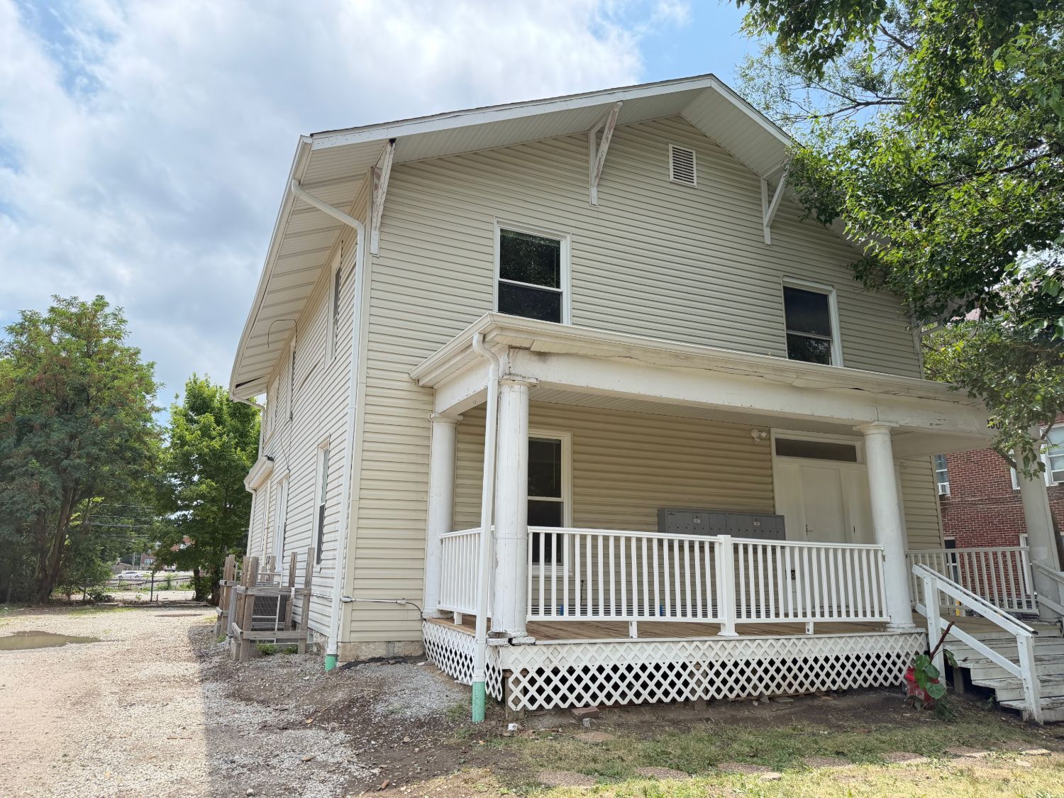 1308 Anthony St exterior