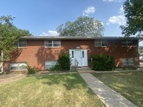 1504 Parkade Blvd exterior