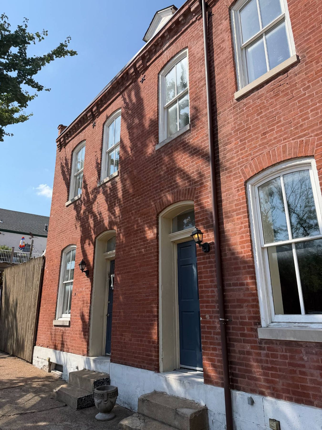821&ndash;823 Russell Blvd brick exterior